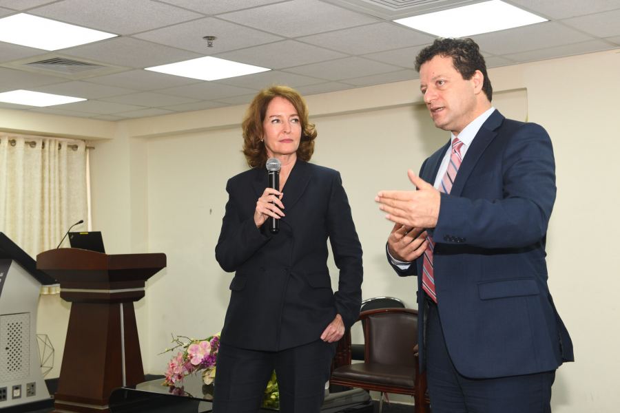 بنك اسرائيل في جولة بالمدراس العربية